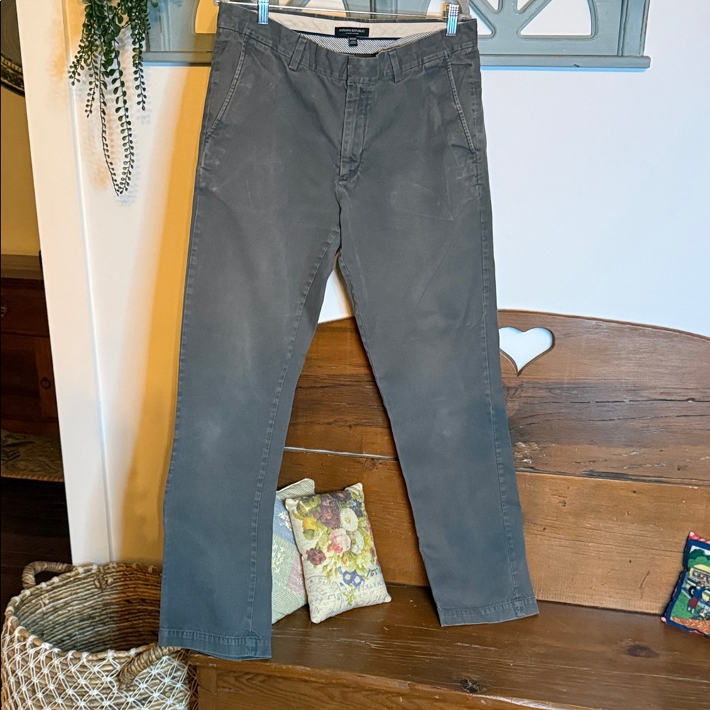 Banana Republic Olive Chino Pants 34x34 Great used condition